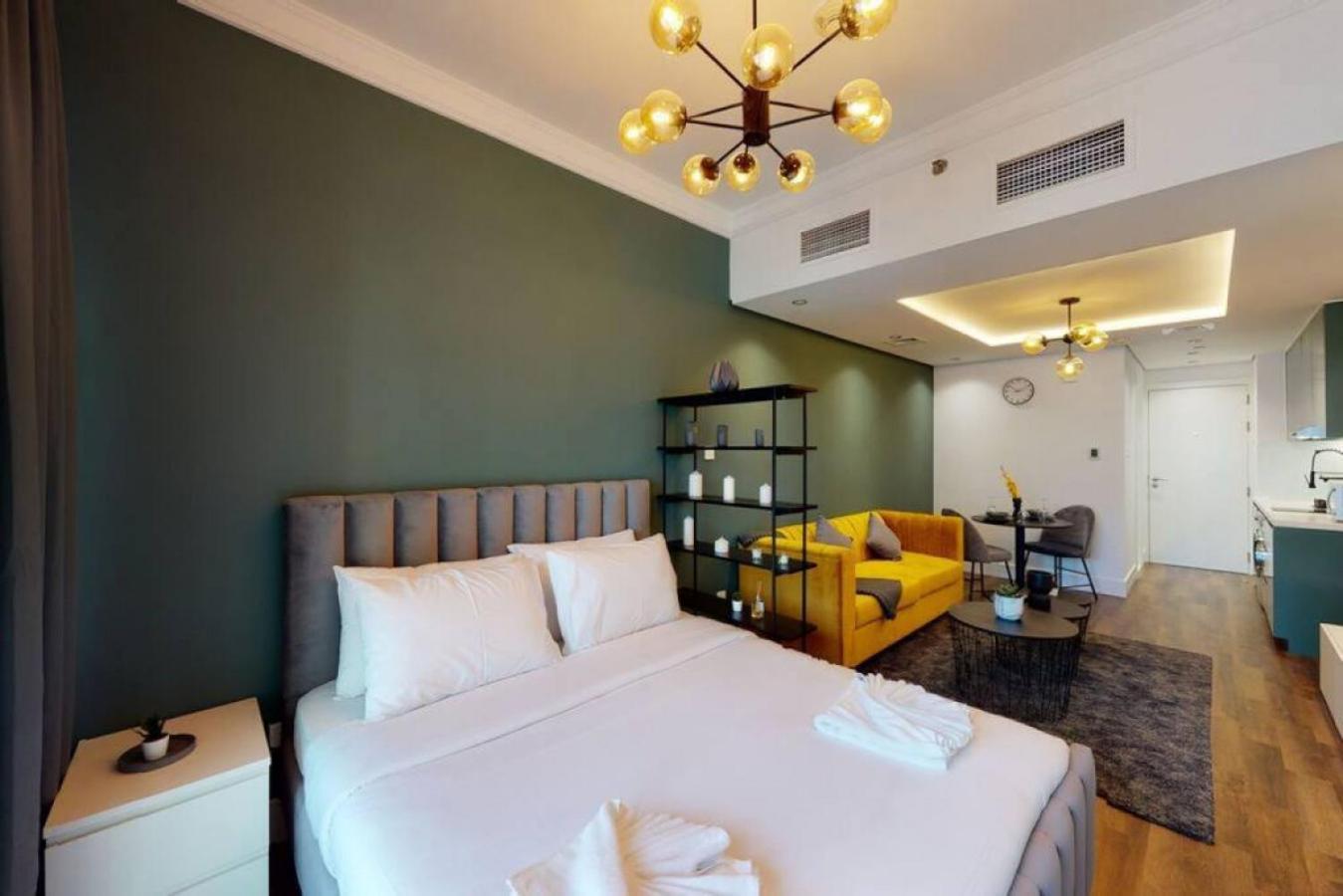 Shiny & Fresh - With View - Jlt *